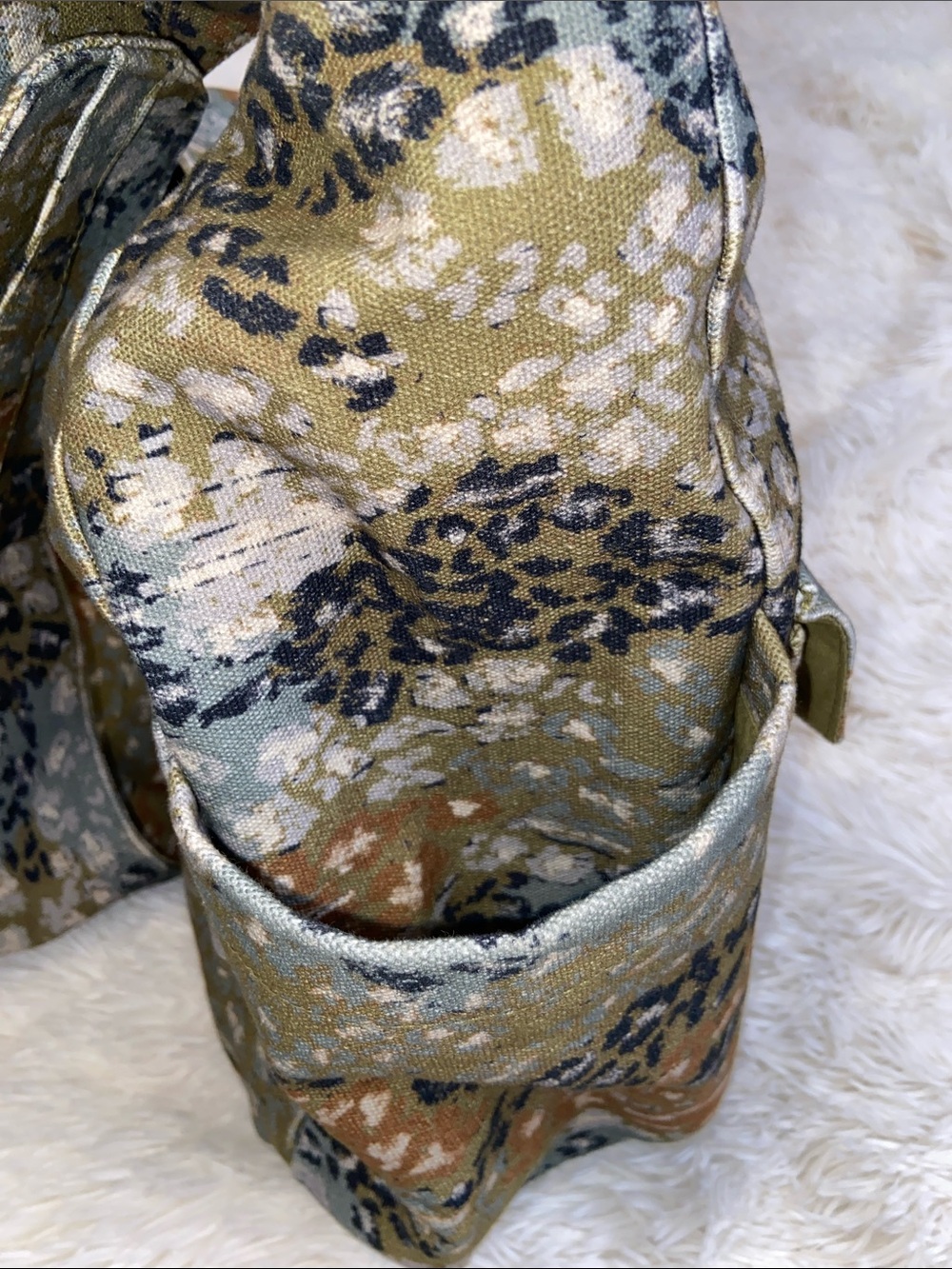 Free People The Hive Carryall Olive Multi Camouflage Crossbody Bag large EUC - Picture 13 of 14